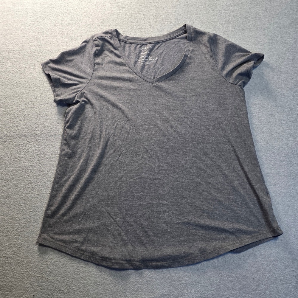 Torrid Womens Size 2 Gray Heather V Neck Short Sleeve Classic Fit T Shirt Tee